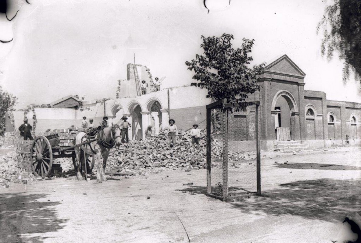 Demolition of the Market Building Dec 1909