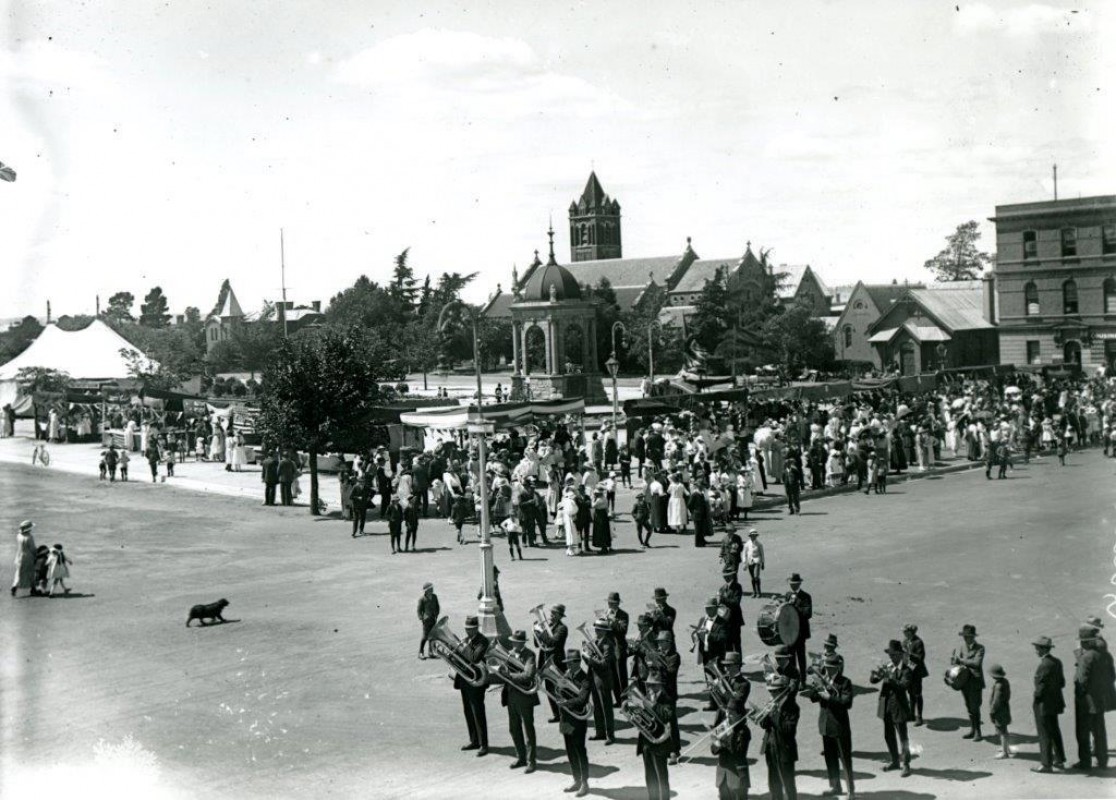 Queen's Day Band Competition, cnr Russell & William Sts - 8 Dec 1921